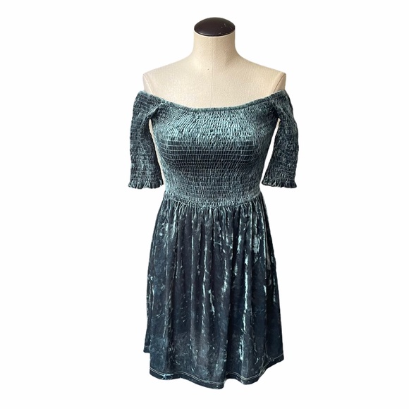 Topshop Dresses & Skirts - Top Shop Green Velvet Y2K Off Shoulder Mini Dress